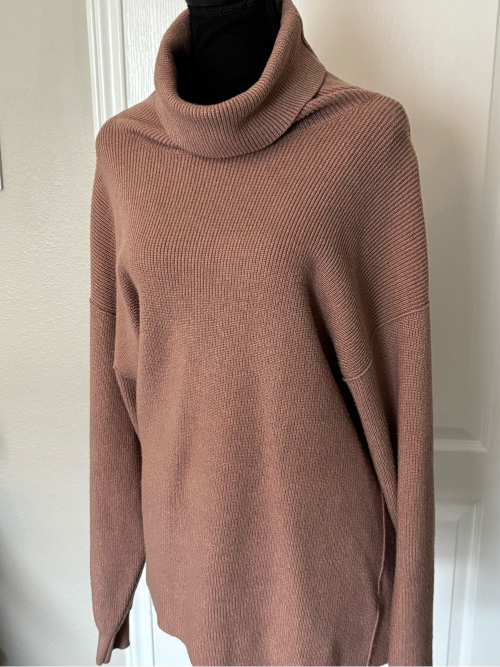 Free People oversized slouchy dusty pink turtleneck knit top tunic Medium rose